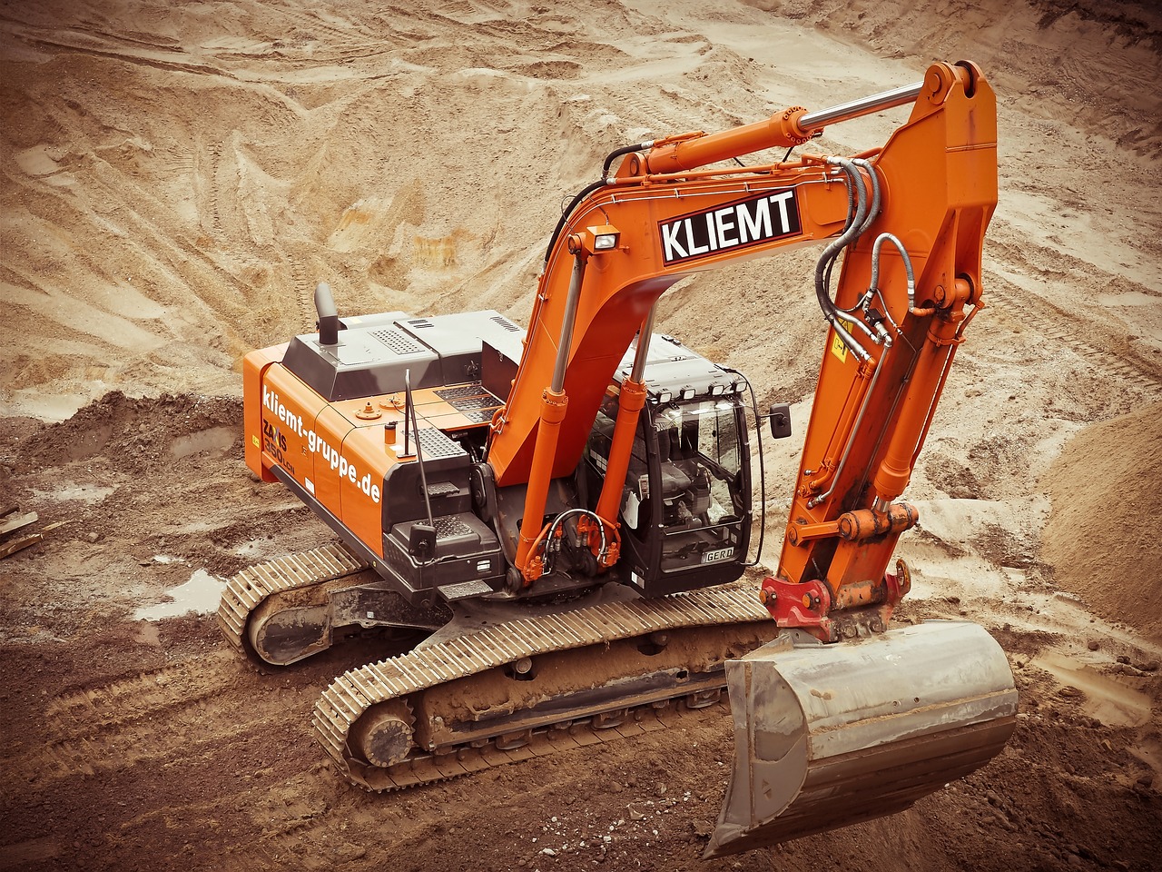 excavator-1174428_1280 (1)
